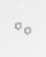 Load image into Gallery viewer, Flower Stud Earrings Sterling Silver 925
